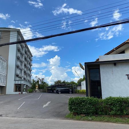 Tai-Shan Suites Ratchaburi Esterno foto