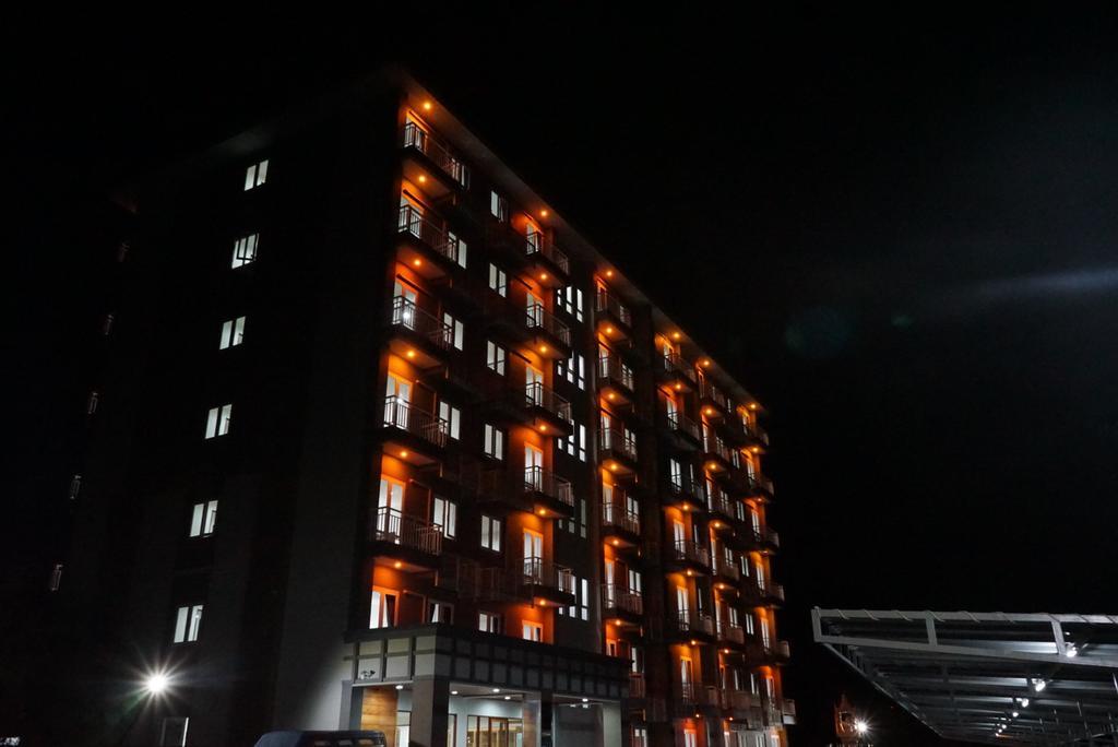 Tai-Shan Suites Ratchaburi Esterno foto