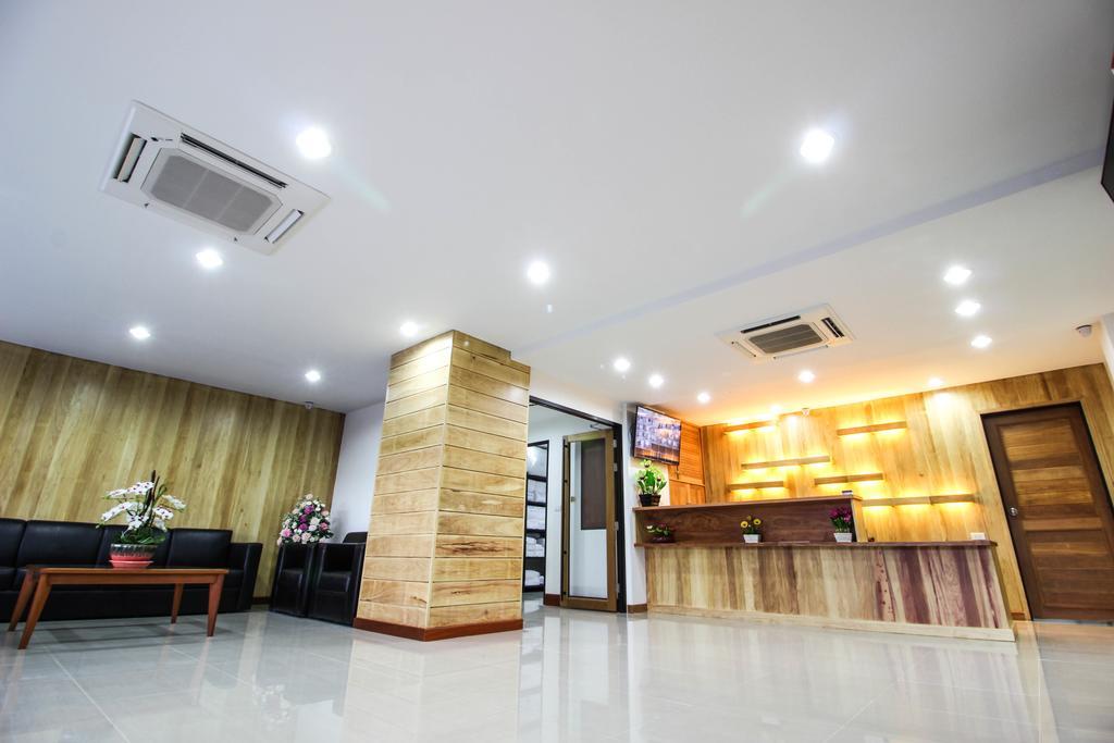 Tai-Shan Suites Ratchaburi Esterno foto